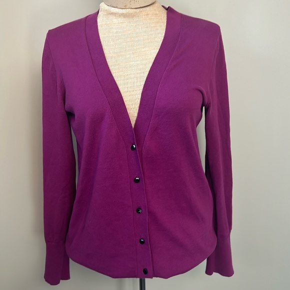 JCrew EUC midweight button up purple v neck cardigan sz M, jewel faceted buttons - Picture 1 of 5
